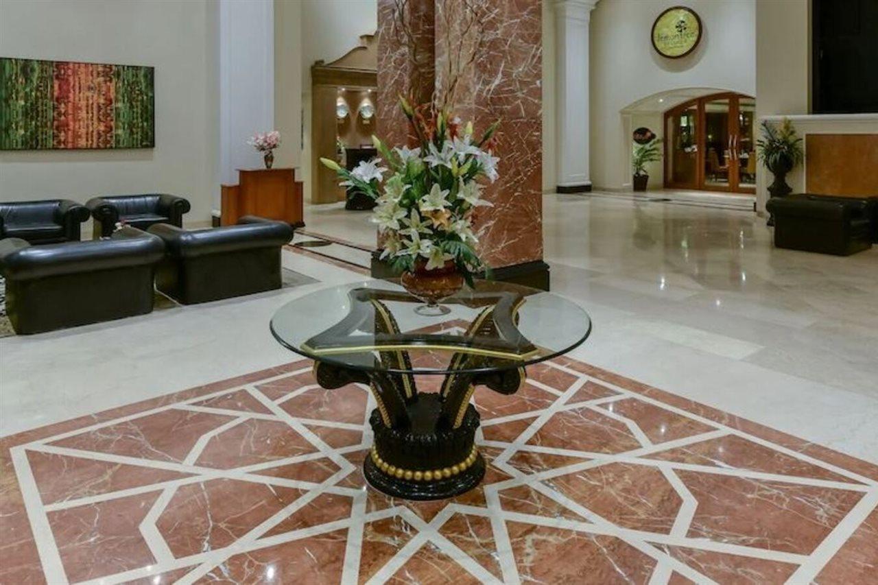 Lemon Tree Premier “The Atrium” Ahmedabad Ξενοδοχείο Εξωτερικό φωτογραφία