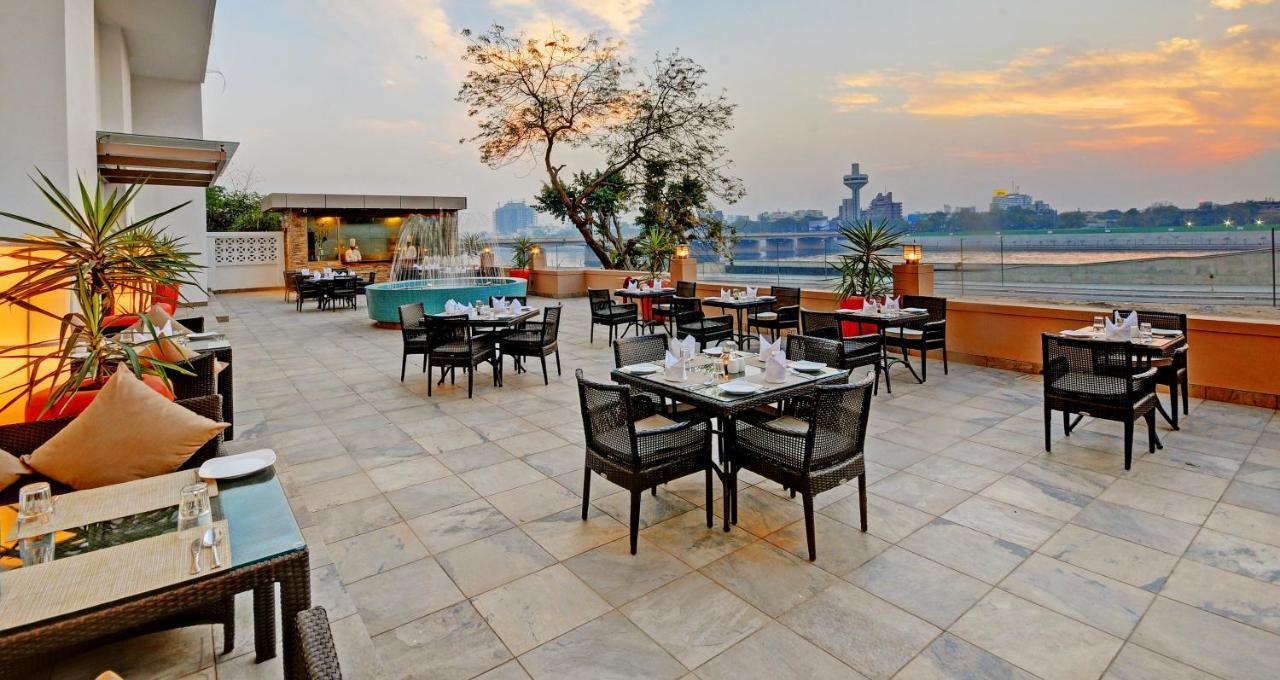 Lemon Tree Premier “The Atrium” Ahmedabad Ξενοδοχείο Εξωτερικό φωτογραφία
