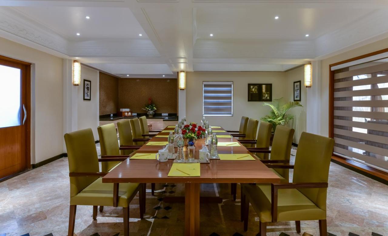 Lemon Tree Premier “The Atrium” Ahmedabad Ξενοδοχείο Εξωτερικό φωτογραφία