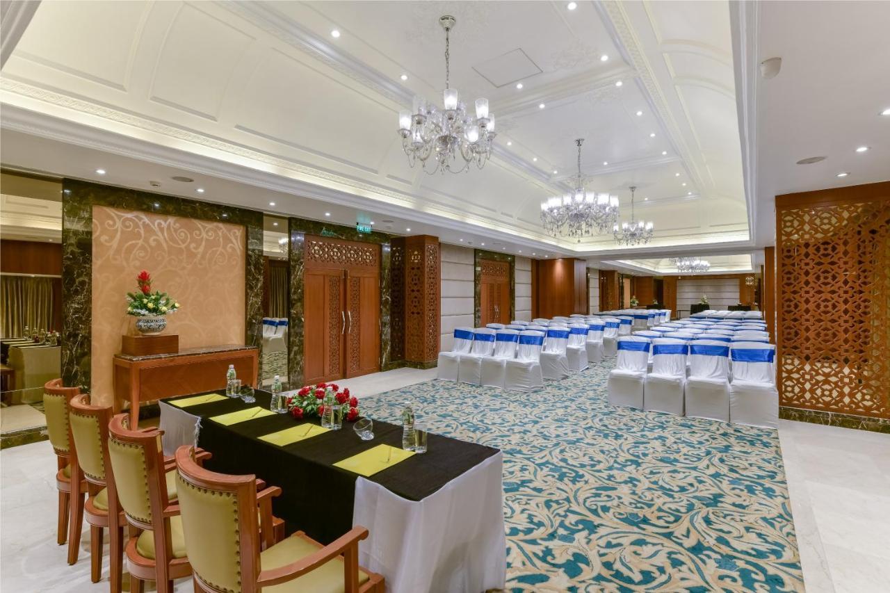Lemon Tree Premier “The Atrium” Ahmedabad Ξενοδοχείο Εξωτερικό φωτογραφία