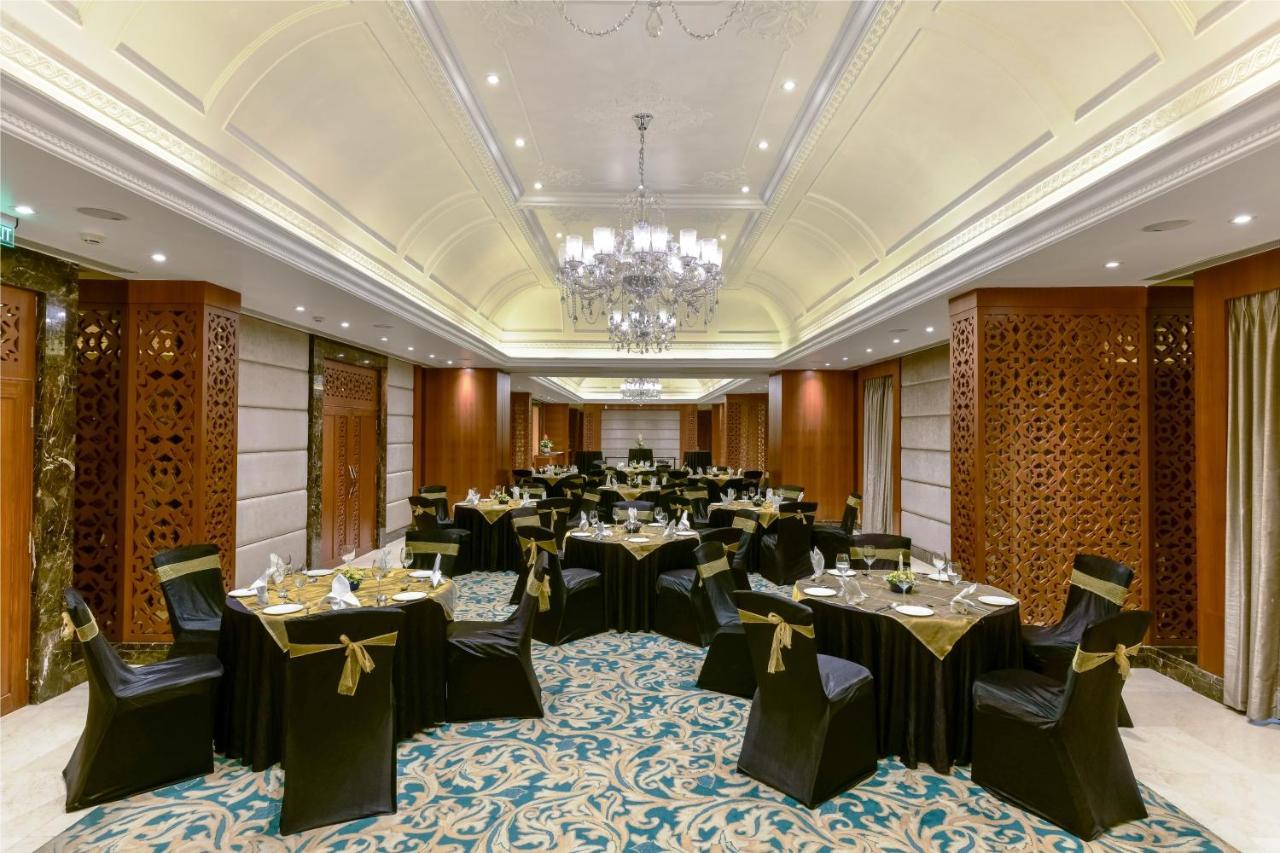 Lemon Tree Premier “The Atrium” Ahmedabad Ξενοδοχείο Εξωτερικό φωτογραφία